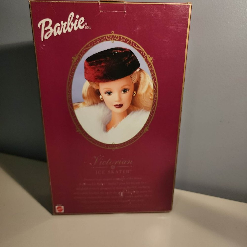 Mattel Victorian Ice Skater Barbie Doll with Music Box 2000 Special Edition - Picture 8 of 8